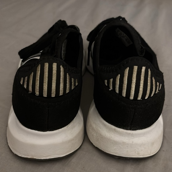 Adidas Swift Run Athletic Shoes women’s 7 - Picture 2 of 7